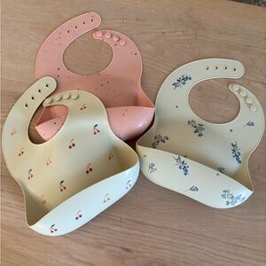 Mushie  Silicone Bib Set for Kids - Pink, Cream, Tan
